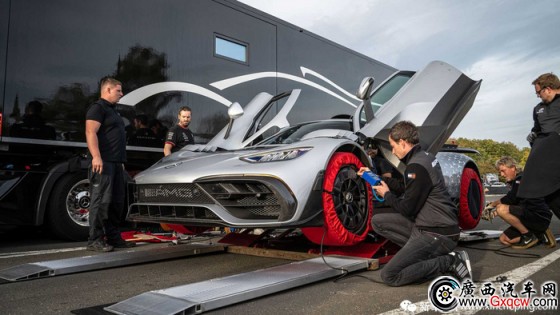 GT2 RSӛ÷ِ˹-AMG ONEɼ~a(chn)܇